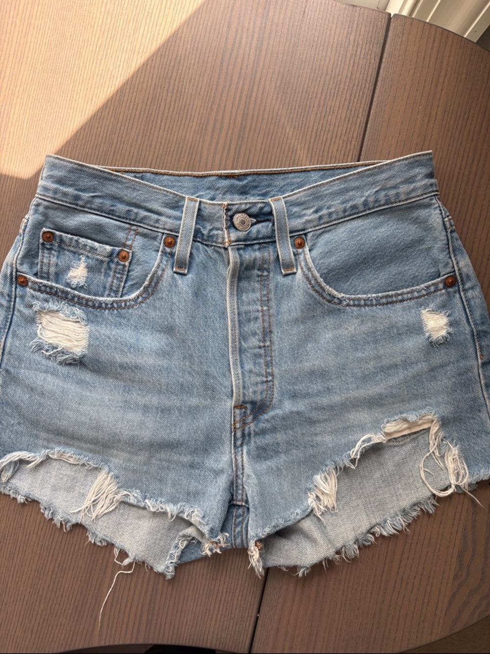 Levi’s 501 short distressed